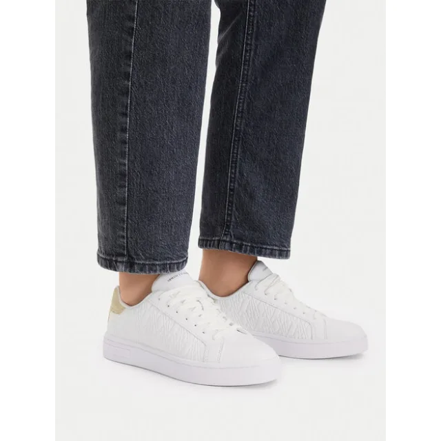 Sneakersy Armani Exchange XDX165 XV891 T782 Biały
