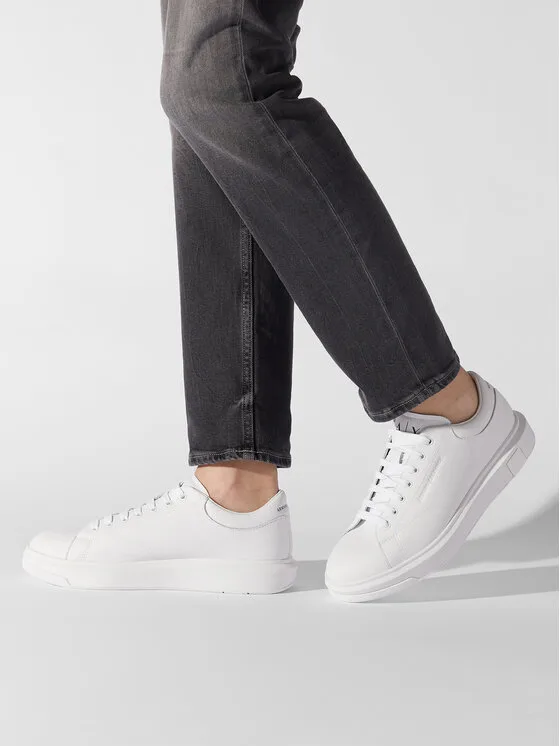 Sneakersy Armani Exchange XUX123 XV534 00152 Biały