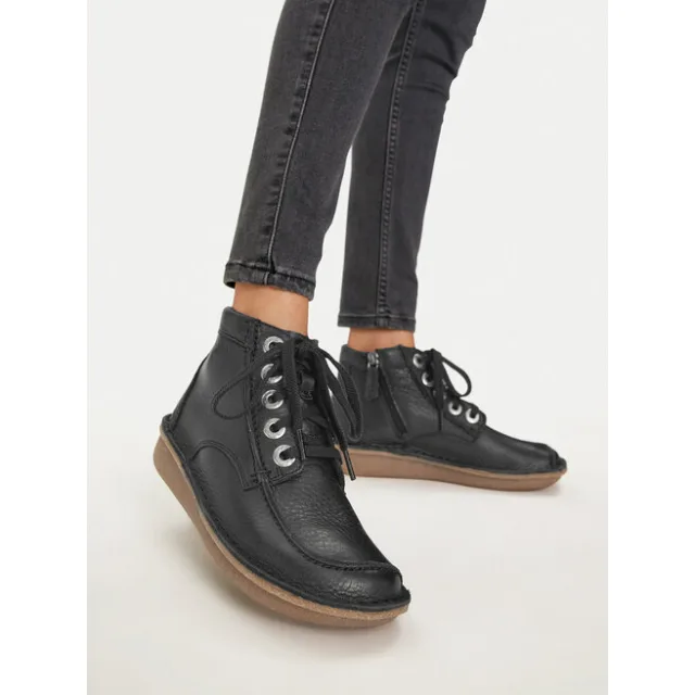 Trzewiki Clarks Funny Cedar 261738844 Czarny