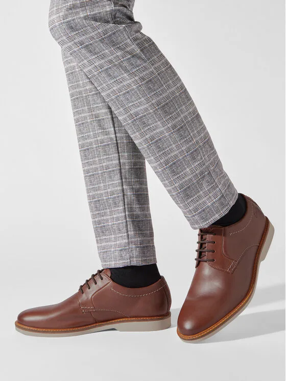 Półbuty Clarks Atticus LTLace 26172070 Brązowy